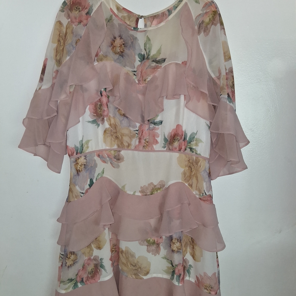 Chic Floral Ruffle Dress